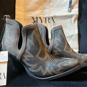 NWT Myra booties ankle boots